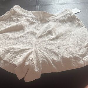 NEW w Tags Women’s Lightweight Cream Shorts sz S